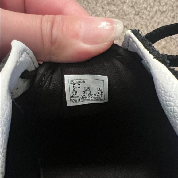 Vans - Picture 6 of 6